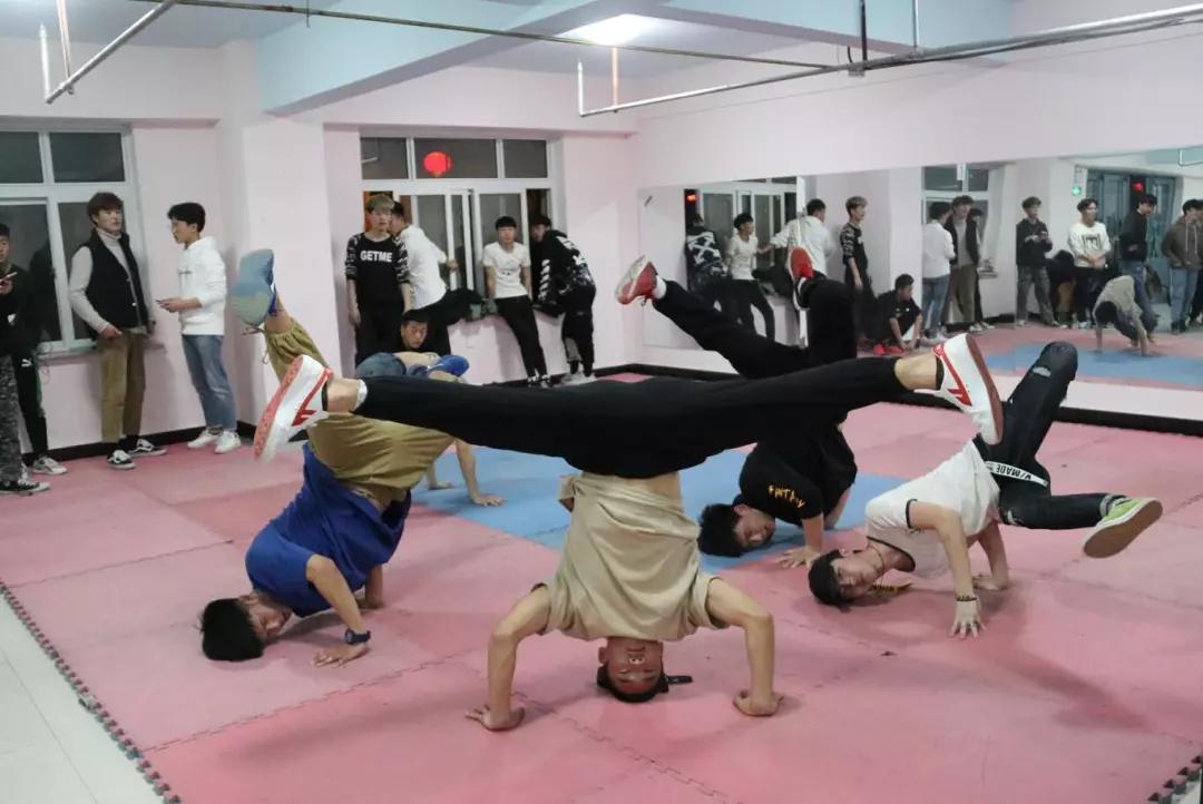 新学期课程延续公告,大学线上选修课去哪儿上