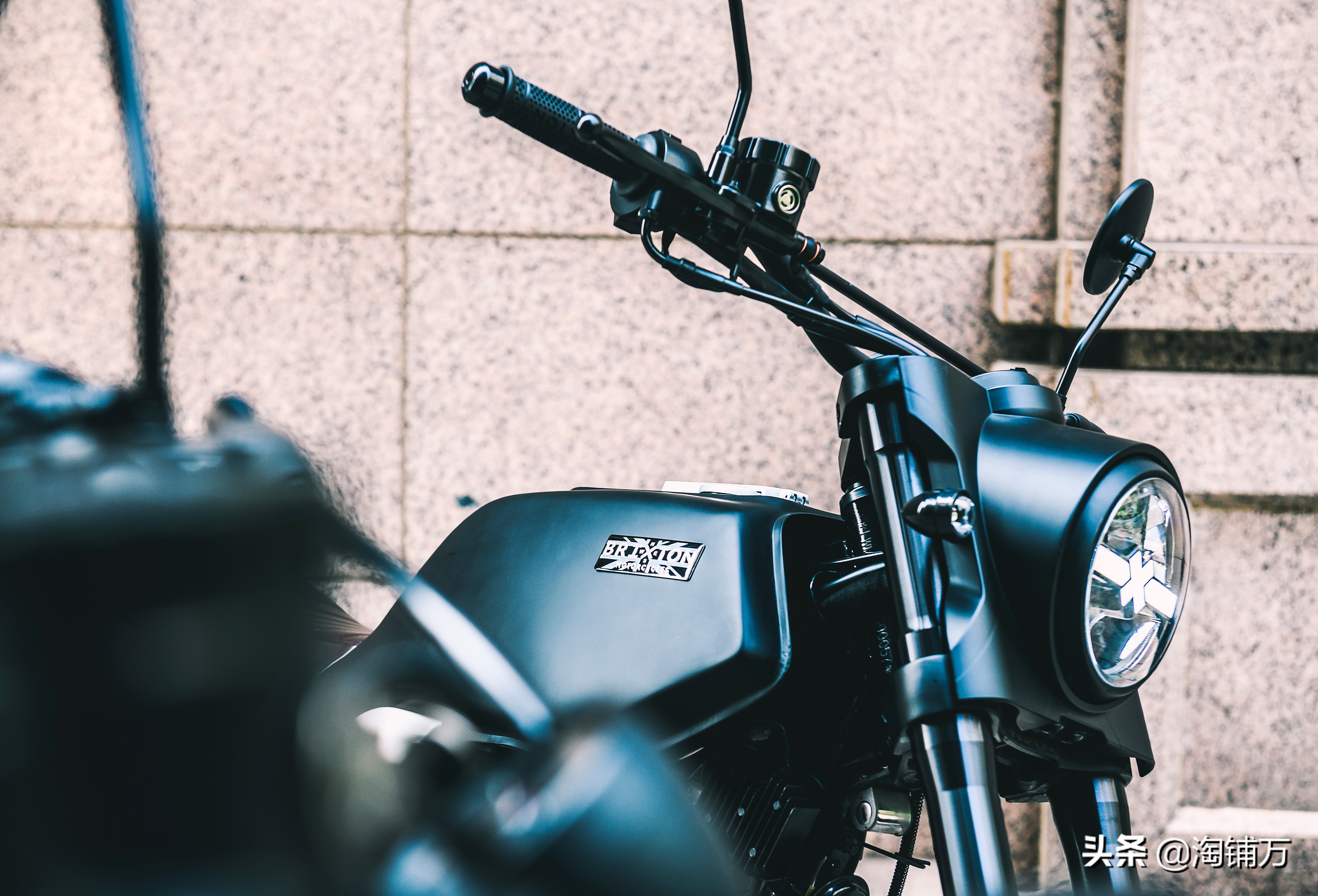 英伦复古机车250cc,望江布雷斯通150复古摩托车带abs吗