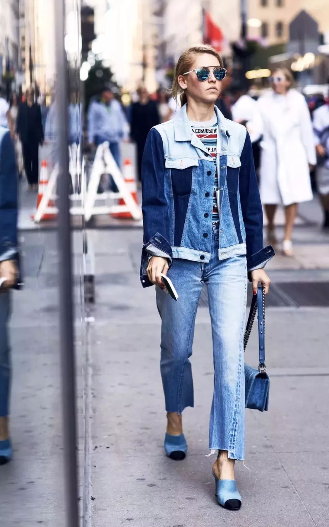 牛仔外套穿宽松好看还是修身好看,牛仔外套基本上搭什么裤子最好看