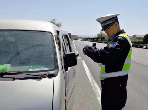 面包车不能拉人也不能载货,面包车不能拉货不能拉人能拉什么