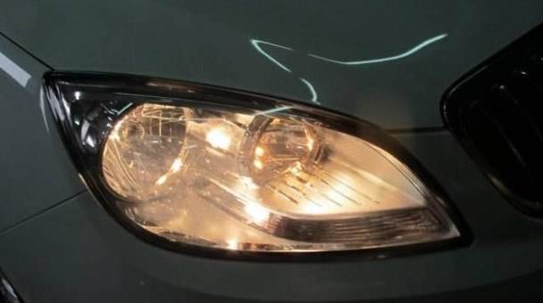 车灯是卤素大灯好还是led大灯好,汽车灯除了卤素led氙气还有啥