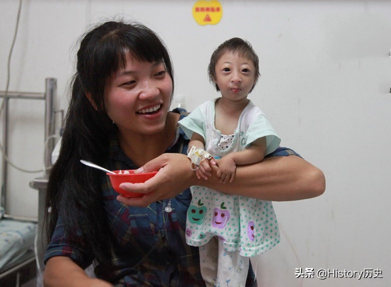 袖珍女孩梁小小抖音视频,袖珍女孩梁小小2021年视频