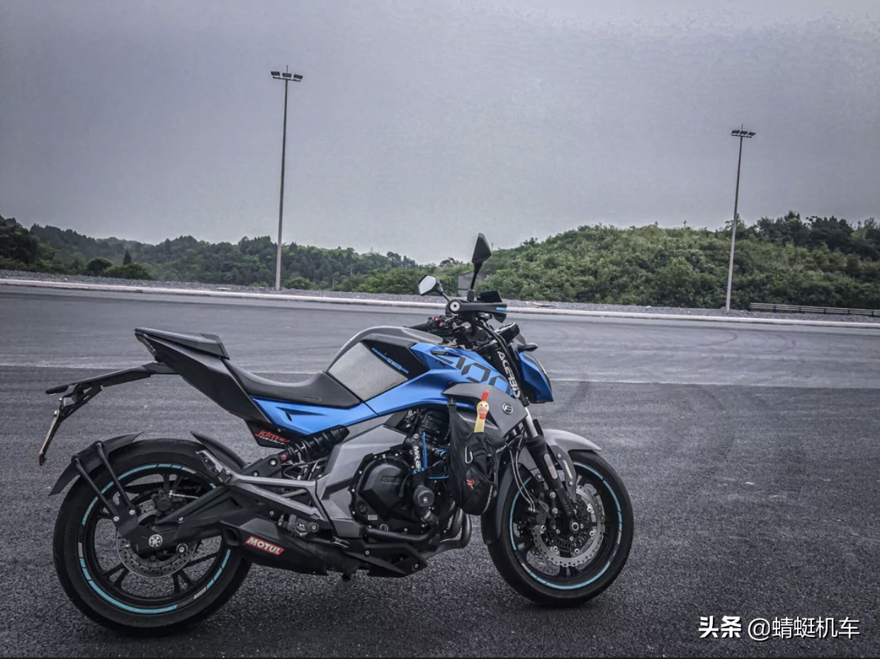 2020款春风400nk,网红春风400