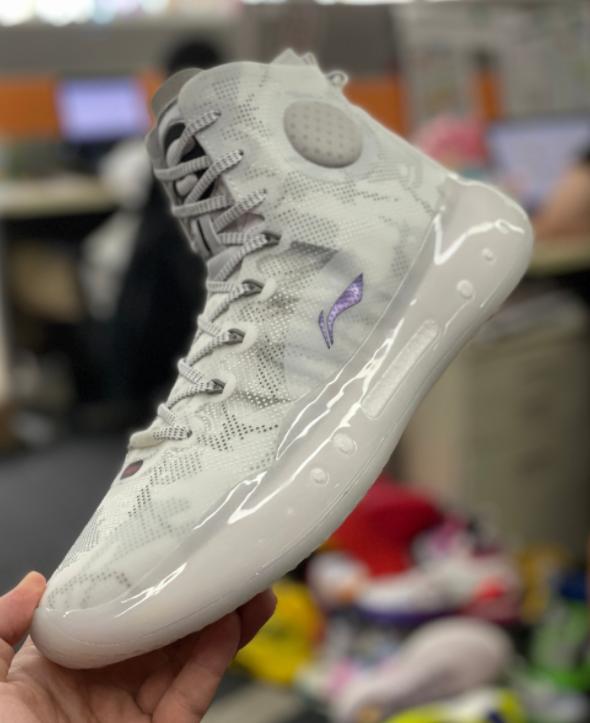 CJ1代终于要来了，新款板鞋时尚度满分，李宁这波新品太诱人