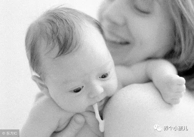 小孩刚吃完奶就吐了是怎么回事,孩子刚吃完奶总是吐出来