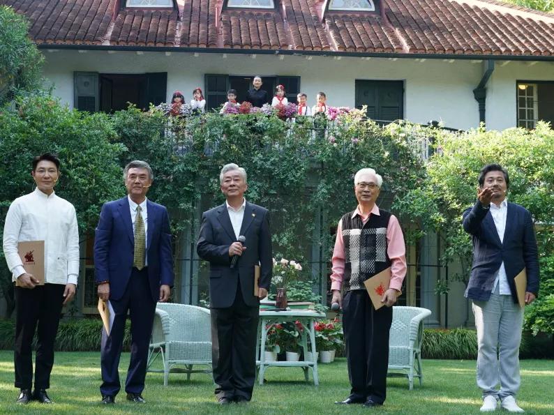 龚雪60多岁状态,68岁龚雪80岁达式常近照曝光