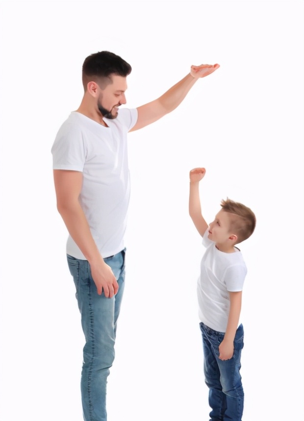 双胞胎身高差大怎么回事,双胞胎身高比父母矮很多怎么回事