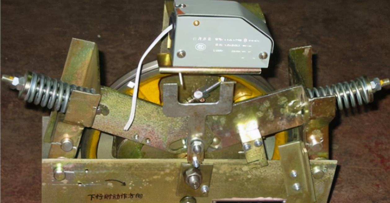 电梯限速器和安全钳的区别,液压电梯的安全钳和限速器