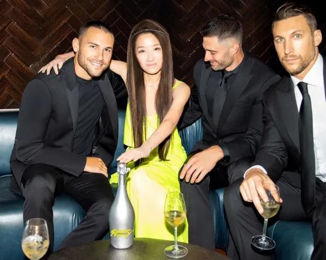 72岁王薇薇锻炼照片,王薇薇颜值变化