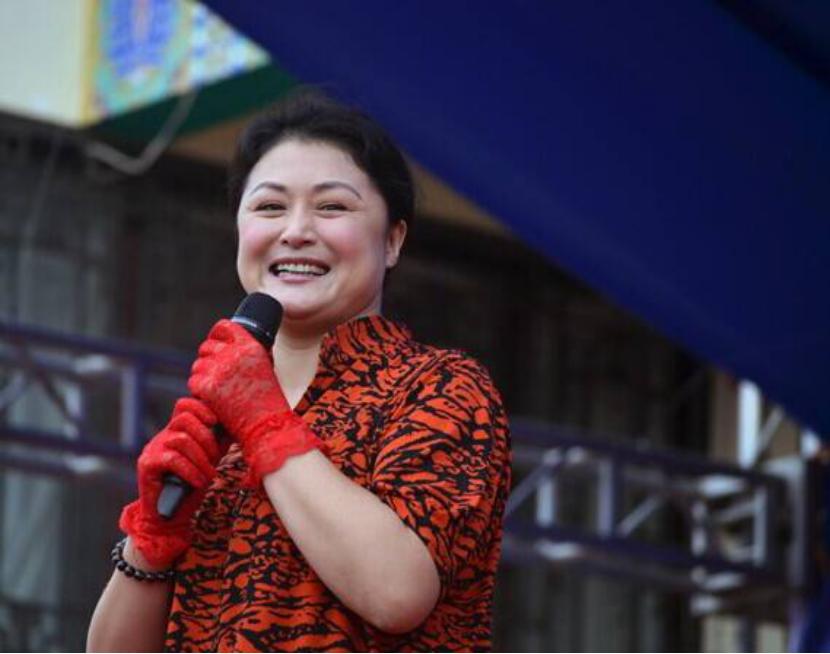 艾小羊：潘玮柏结婚，我更好奇新娘“土甜风”的衣品