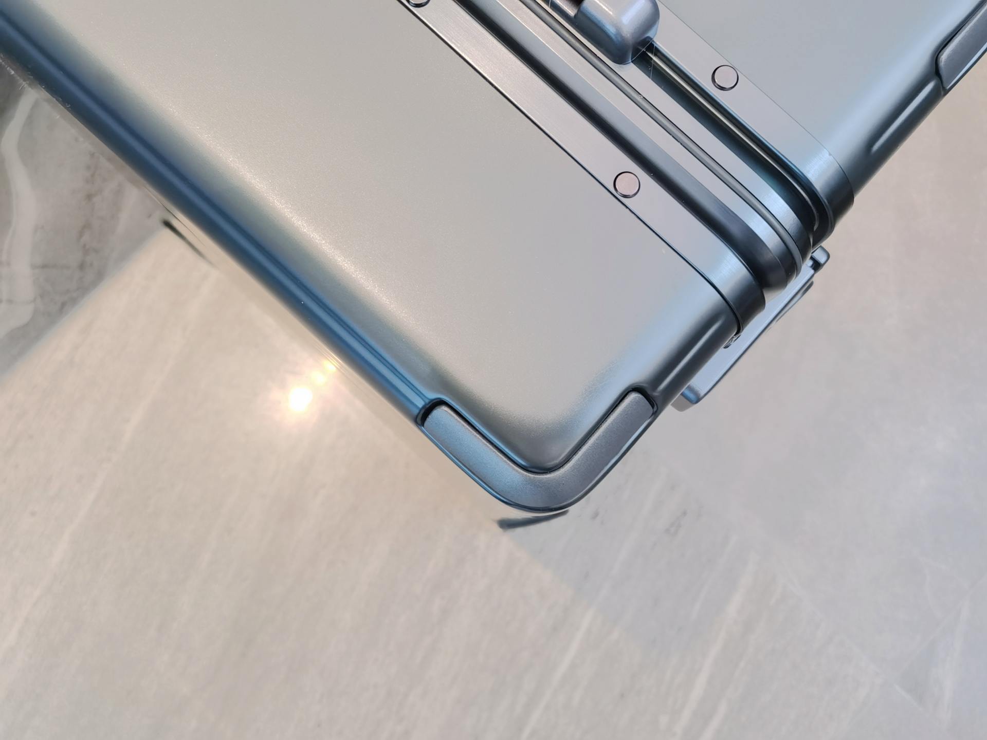 罗永浩地平线8号卖多少,罗永浩直播间旅行箱