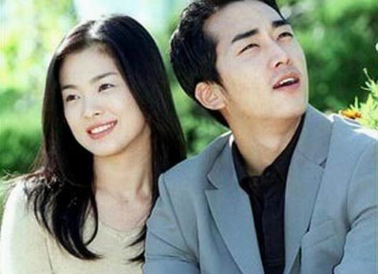 宋慧乔老爹鞋,宋慧乔白色衬衫百褶裙穿搭