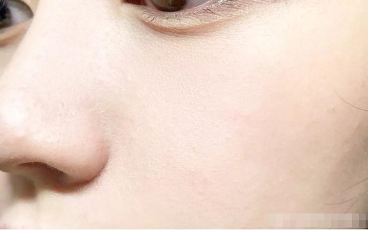 眼睛小如何化妆来弥补这一缺陷,眉眼间距太小怎么化妆显眼睛大