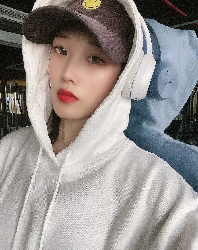 河南腹肌女神在线秀翘臀，性感指数100%，网友：我想拥有！