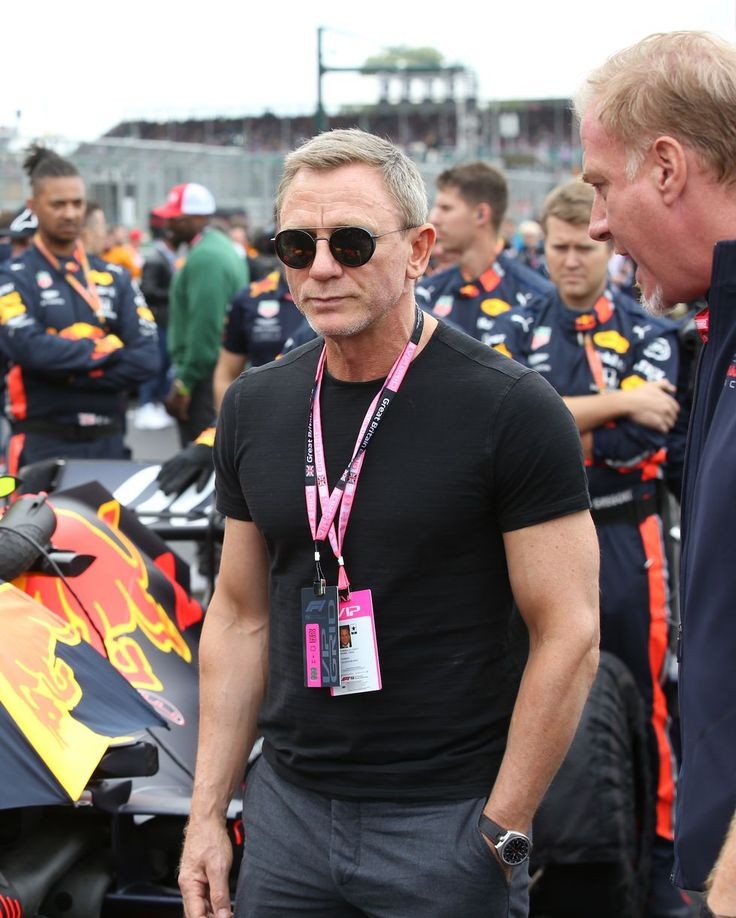 丹尼尔克雷格007谢幕之作,丹尼尔克雷格007经典动作