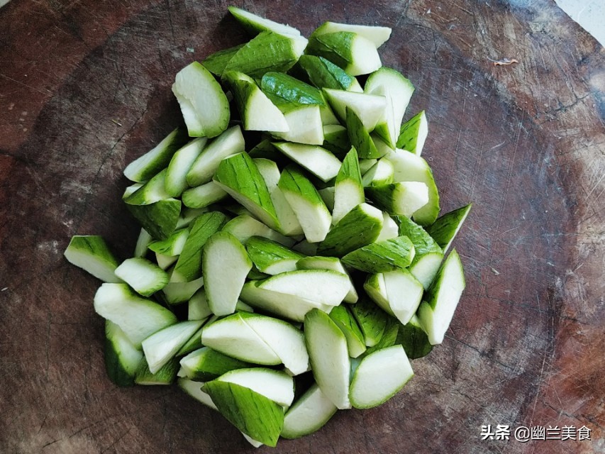 丝瓜怎么去皮最快最好,丝瓜不去皮能不能炒着吃