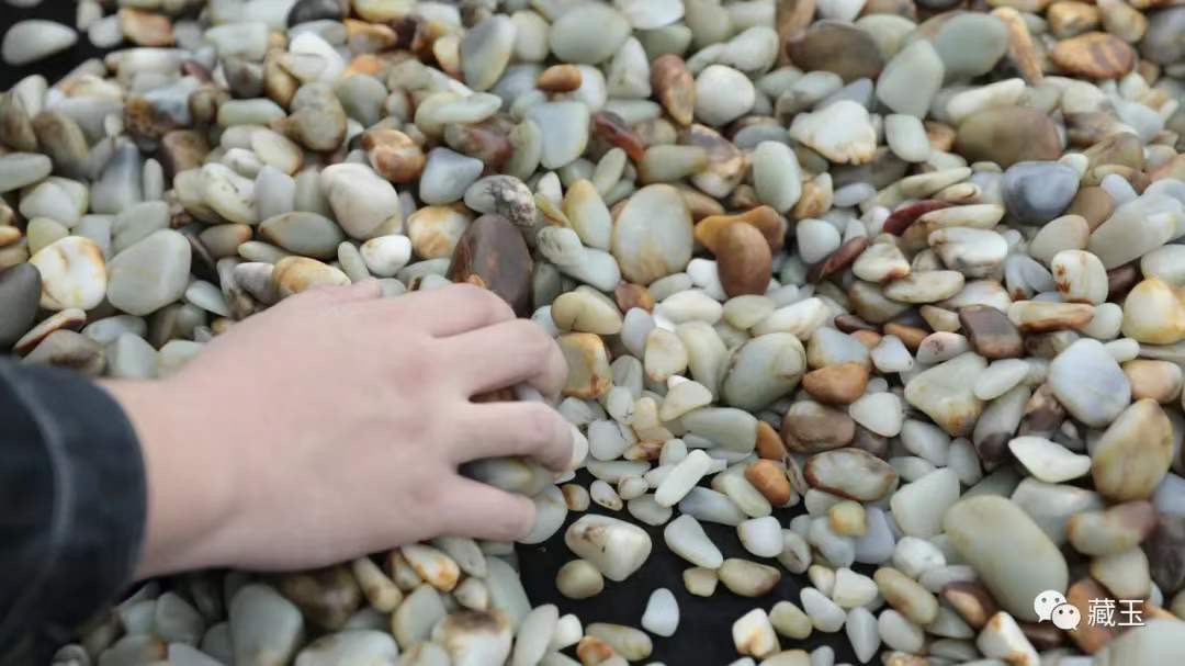 和田黄玉籽料手串2.0圆珠什么价格,天价籽料手串拍卖