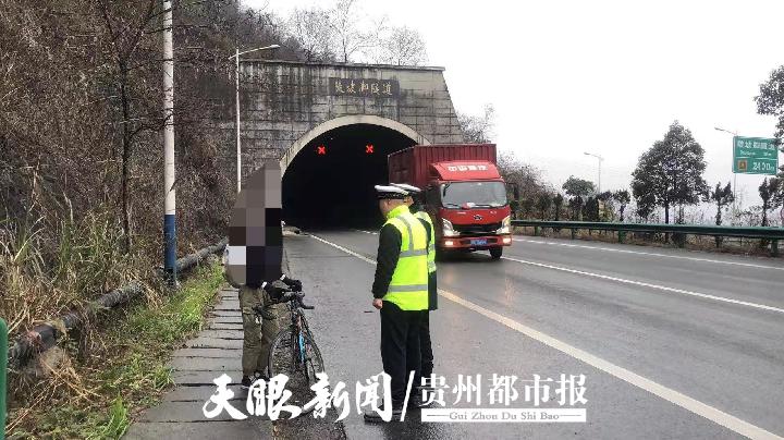 高速上碰到行人交警怎么处理,发现高速有人逆行怎么办