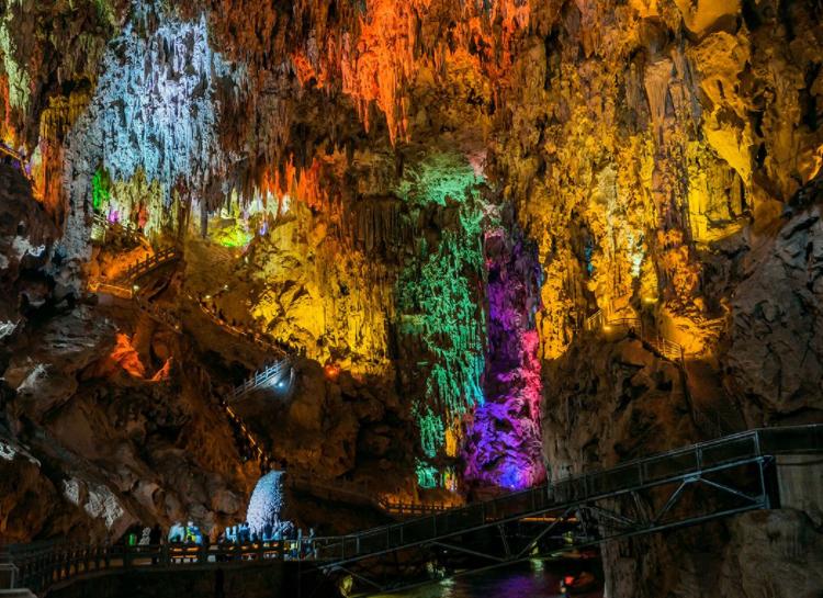 云南建水，一座有着全国第三大孔庙的边陲古城，烧烤更是享誉全省