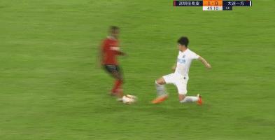 离奇失误怒铲对手,中超恶人重出江湖