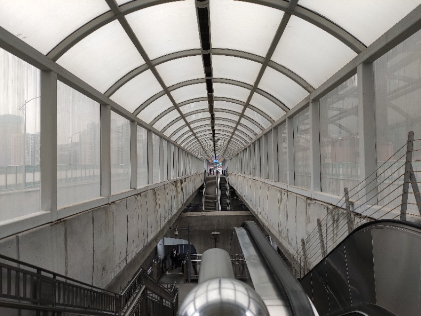 体验一下brt快速公交畅通无阻,brt公交有什么明显优点