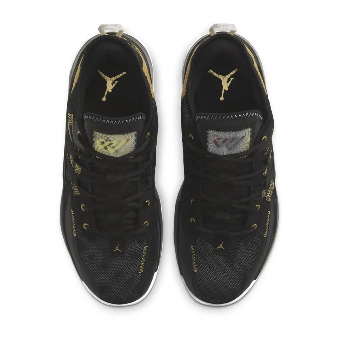 实战新语|高挂在湖人主场的24号球衣，飘向篮球的最高殿堂