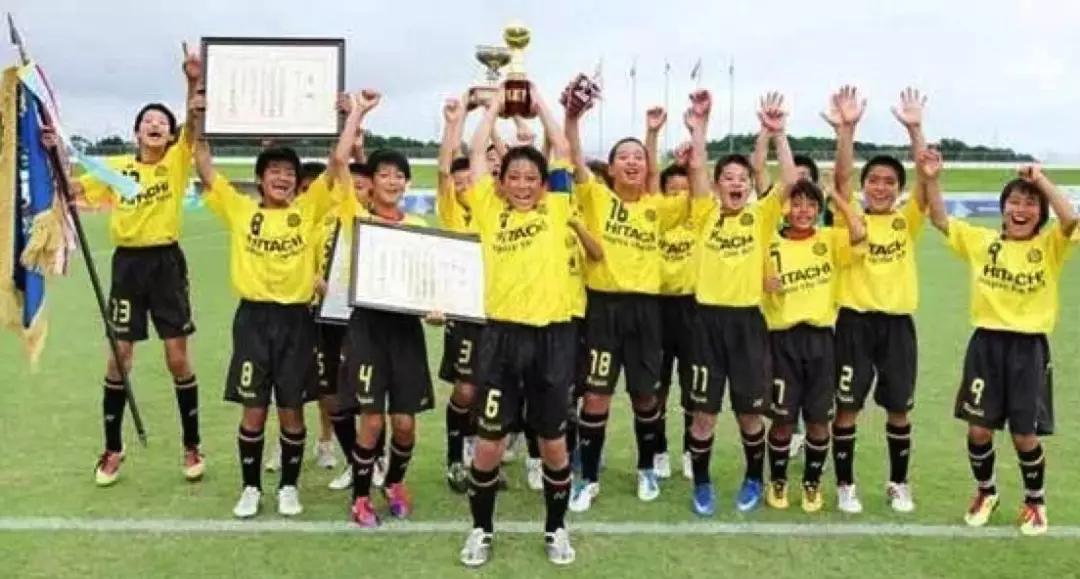 足球从娃娃抓起不再是一句口号,足球从娃娃抓起的前一句