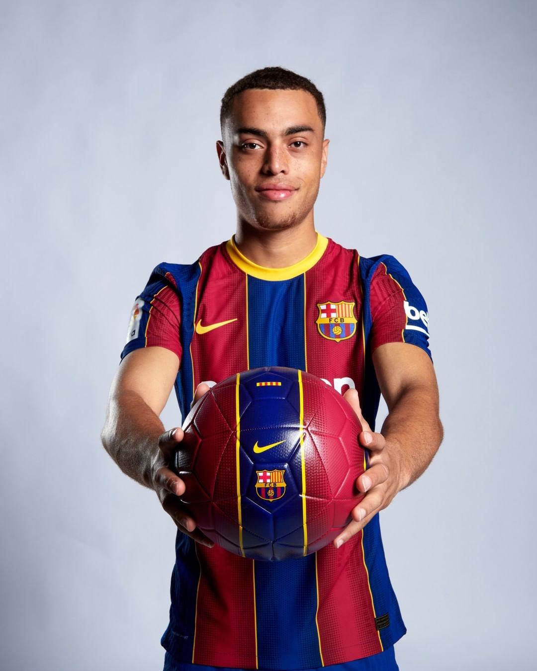 巴塞罗那冠军杯壁纸,巴塞罗那12号足球照片高清壁纸