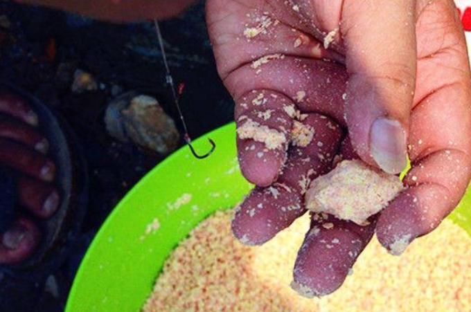 野钓用啥打窝诱鱼快,野钓打窝诱鱼技巧