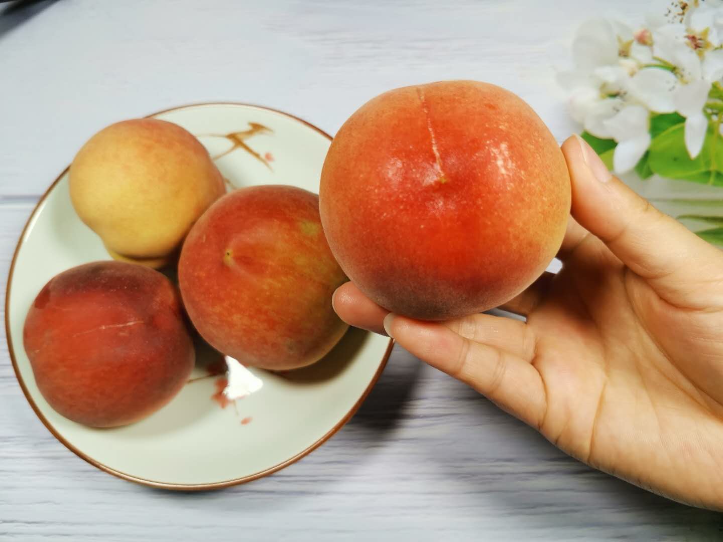 夏天吃桃子有什么好处,夏天又是吃各种桃子的好季节