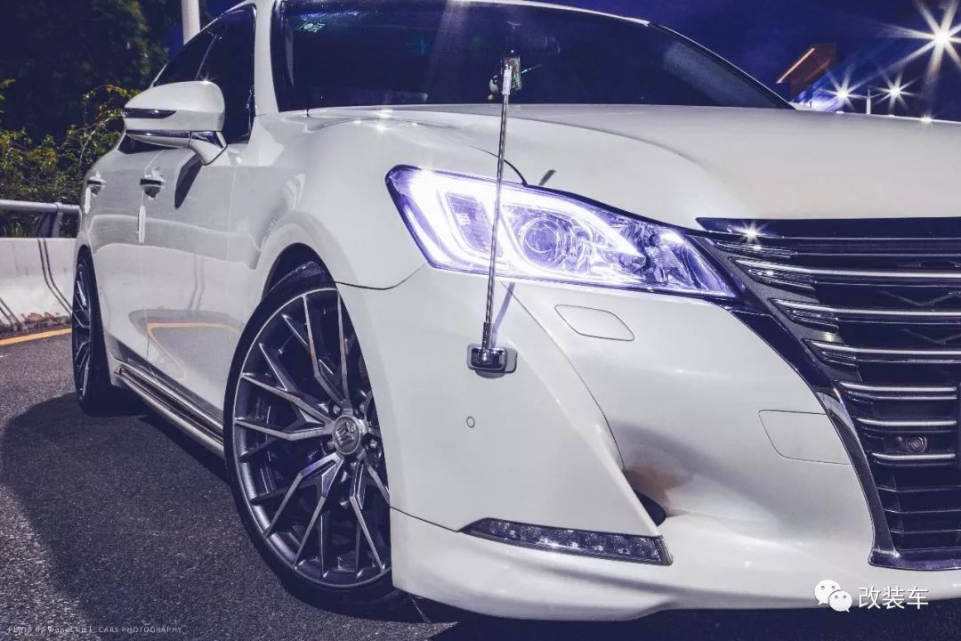 14代丰田皇冠改色,14代丰田皇冠颜值如何