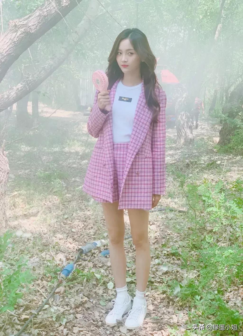 欧阳娜娜同款鞋子匡威,欧阳娜娜一共有匡威的多少鞋