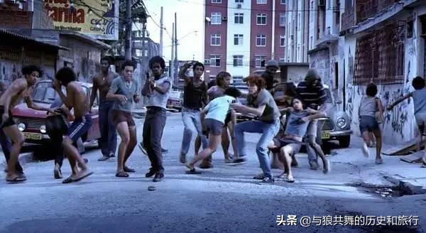 巴西贫民窟真实状况,巴西贫民窟孩子踢球