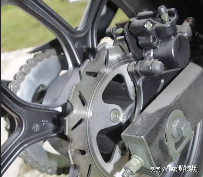 银钢大怪兽和小怪兽哪个好看,银钢小怪兽和大怪兽有什么区别吗