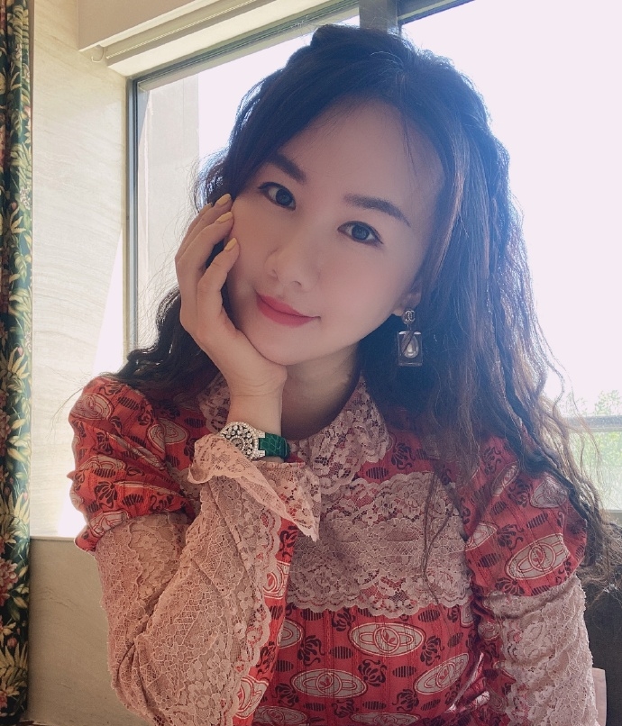 晶女郎孟瑶与富商离婚！曾因身材被赞邱淑贞接班人，婚后却成微商