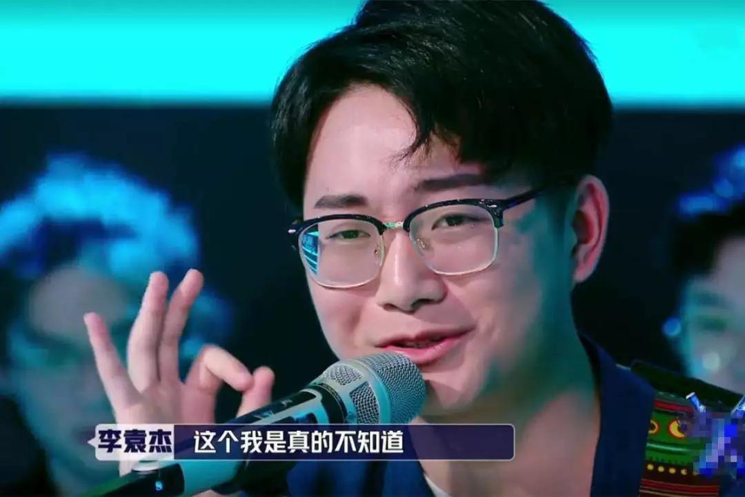 大哥你玩儿吉他,玩它有啥用?