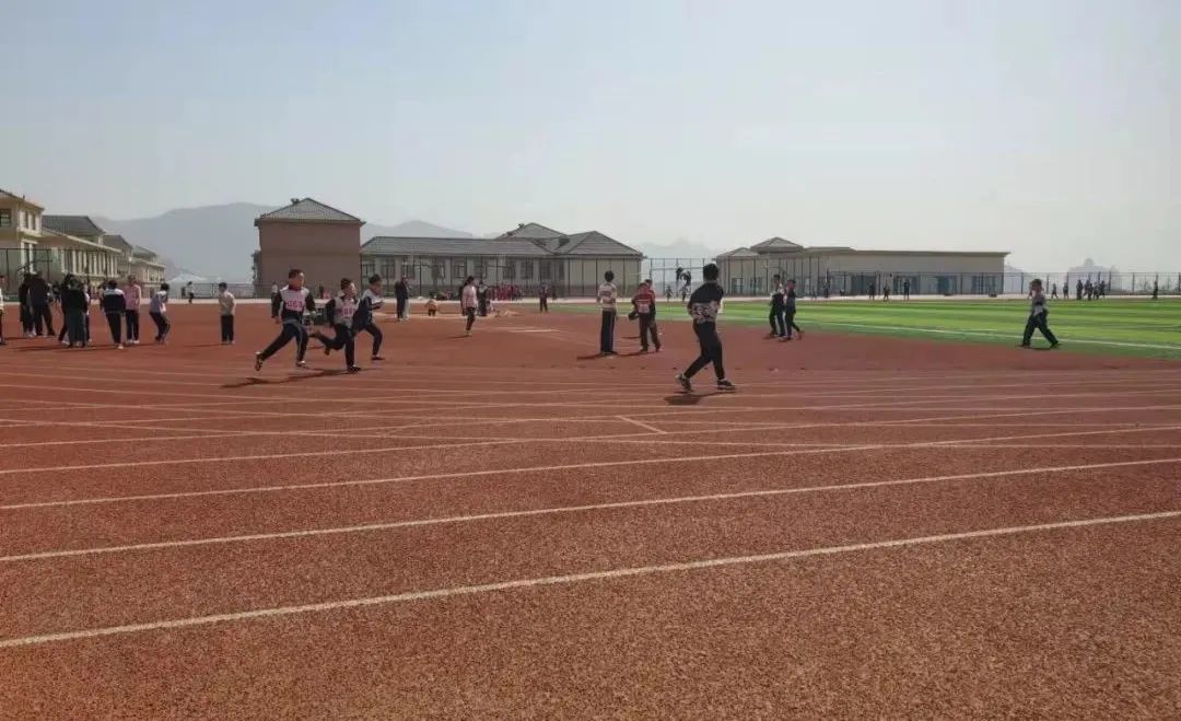 办人民满意的教育学校幼儿园,改善乡村学校环境