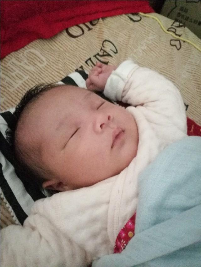 宝宝过度喂养6大表现,过度喂养对宝宝伤害