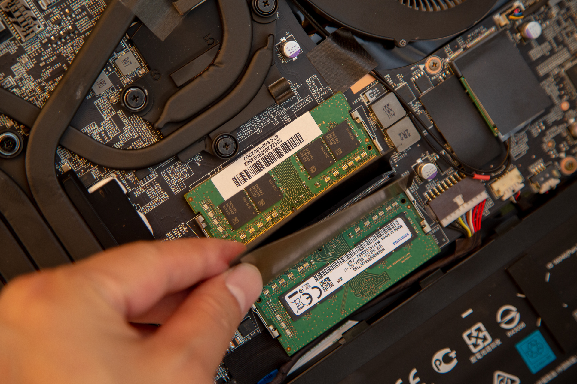 微星ge76游戏性能测试,花了2w买了一辆三菱帕杰罗