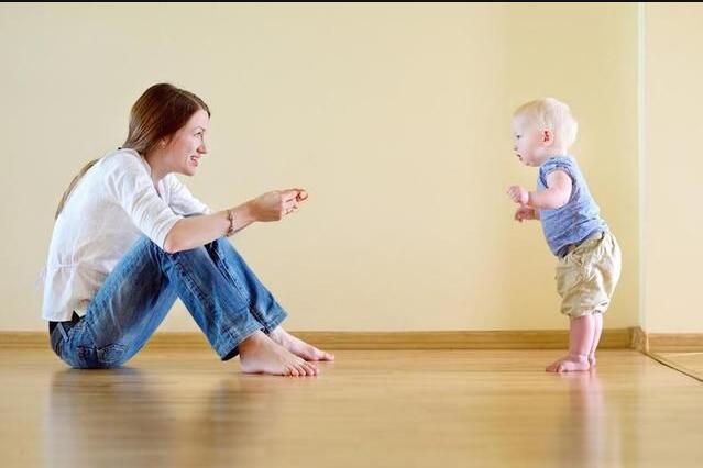 宝宝7个月就走路，担心以后O型腿？骨科医生教你3个方法自查