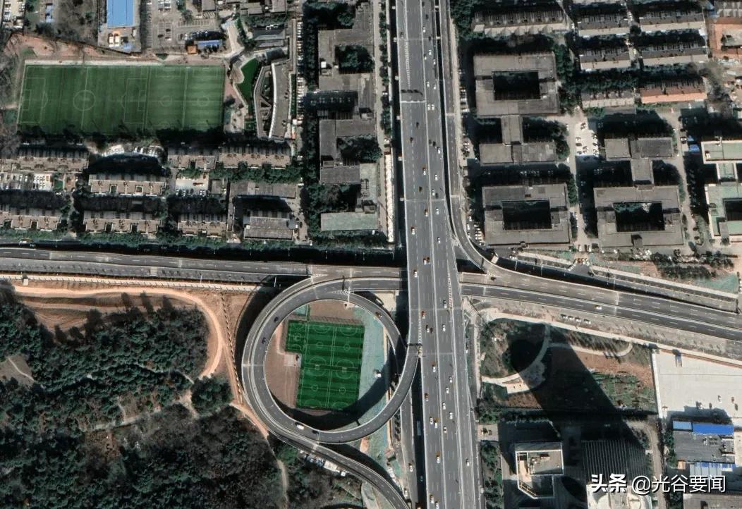 光谷规划专业足球场,光谷生态长廊足球场