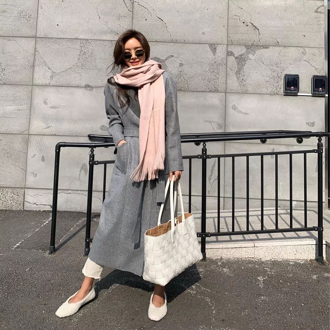 中长款毛衣外套显高显瘦穿搭,大衣连帽毛衣穿搭攻略