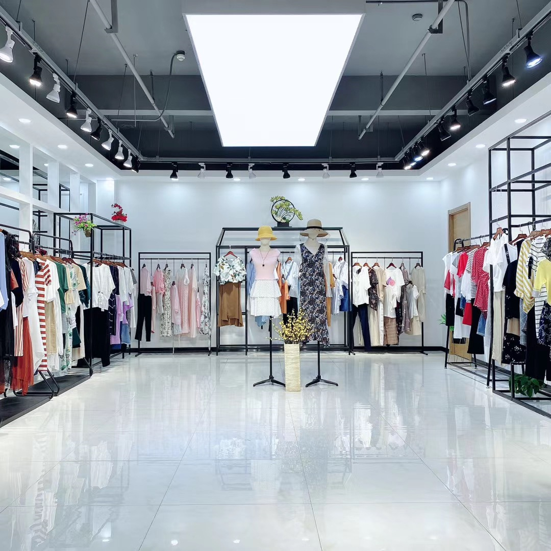 欧时力精品女装店铺,高端品牌欧时力女装库存折扣店