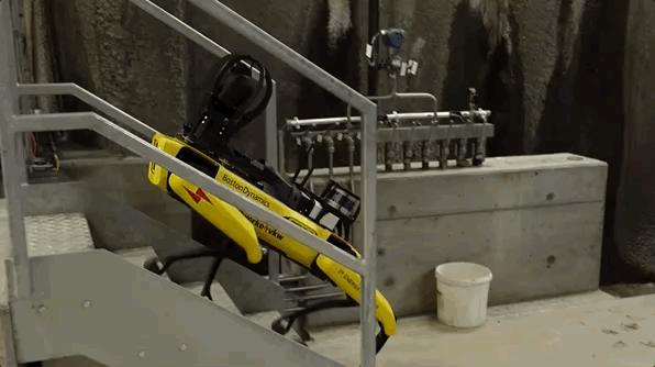 波士顿动力机器狗视频大全,波士顿动力打工机器狗