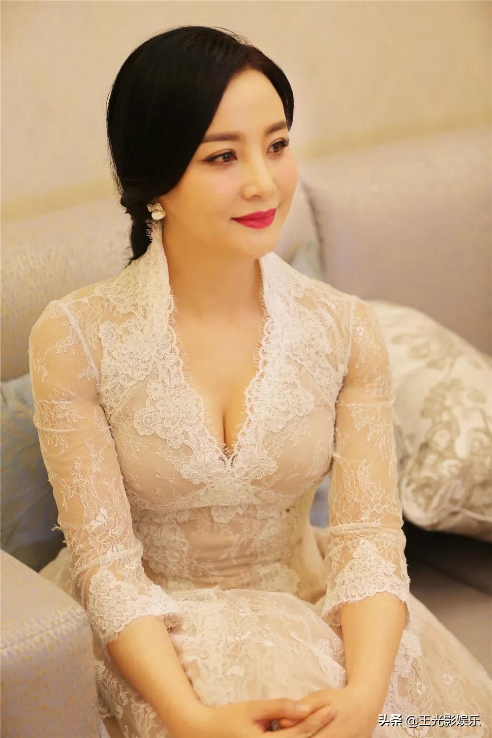 重庆十二位女明星名单,最火的12位重庆女明星