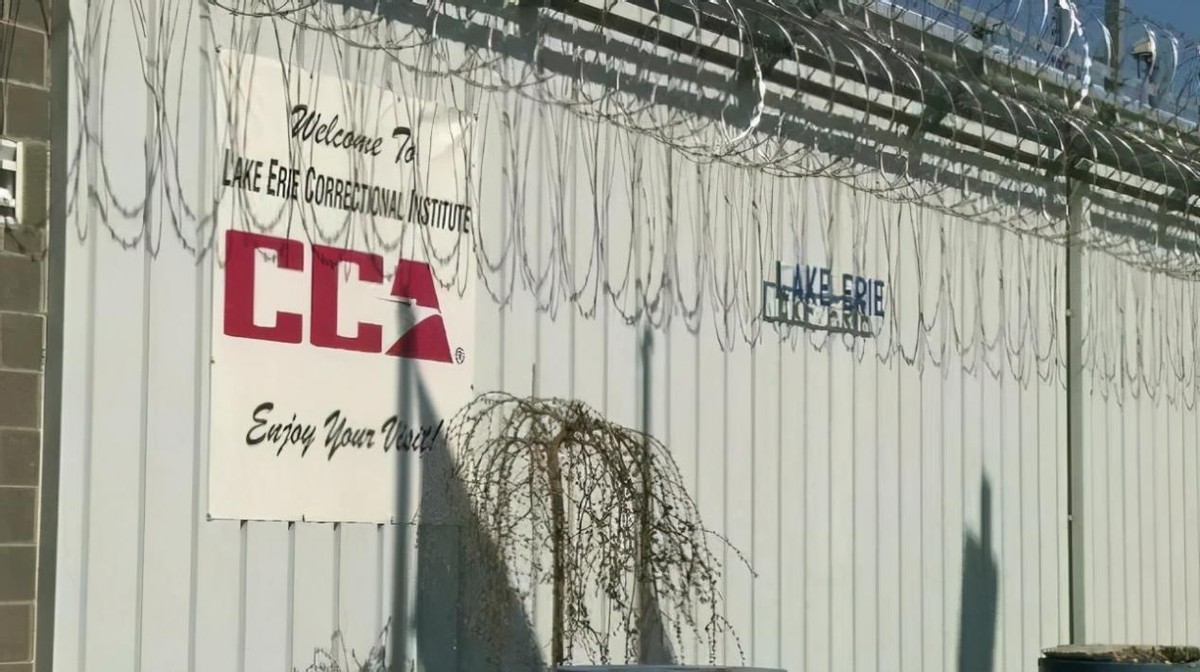 美国监狱的人员年薪,美国监狱年收入多少