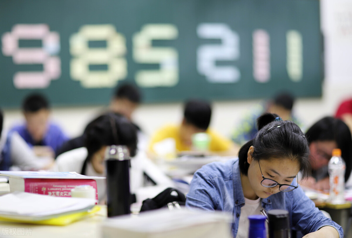 初中生熬夜学习到几点合适,初三孩子熬夜学习需要家长陪吗