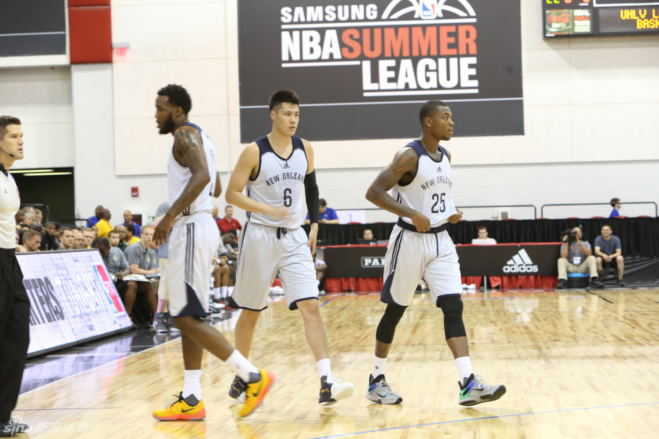 杨鸣临危受命当教练第一场比赛,杨鸣什么时候担任主教练