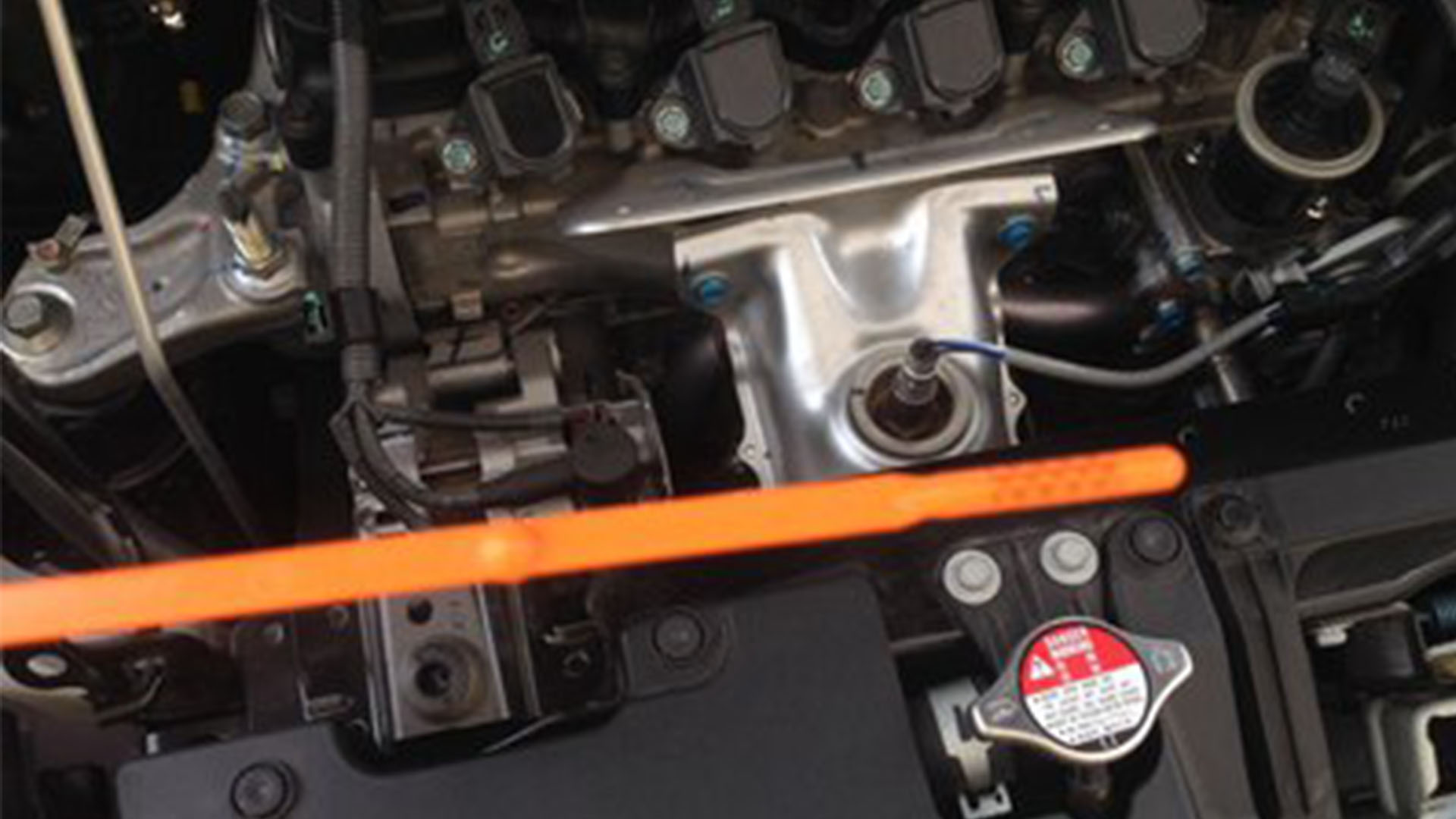 挖掘机机油进水的原因和处理方法,汽油发动机机油进水是什么原因