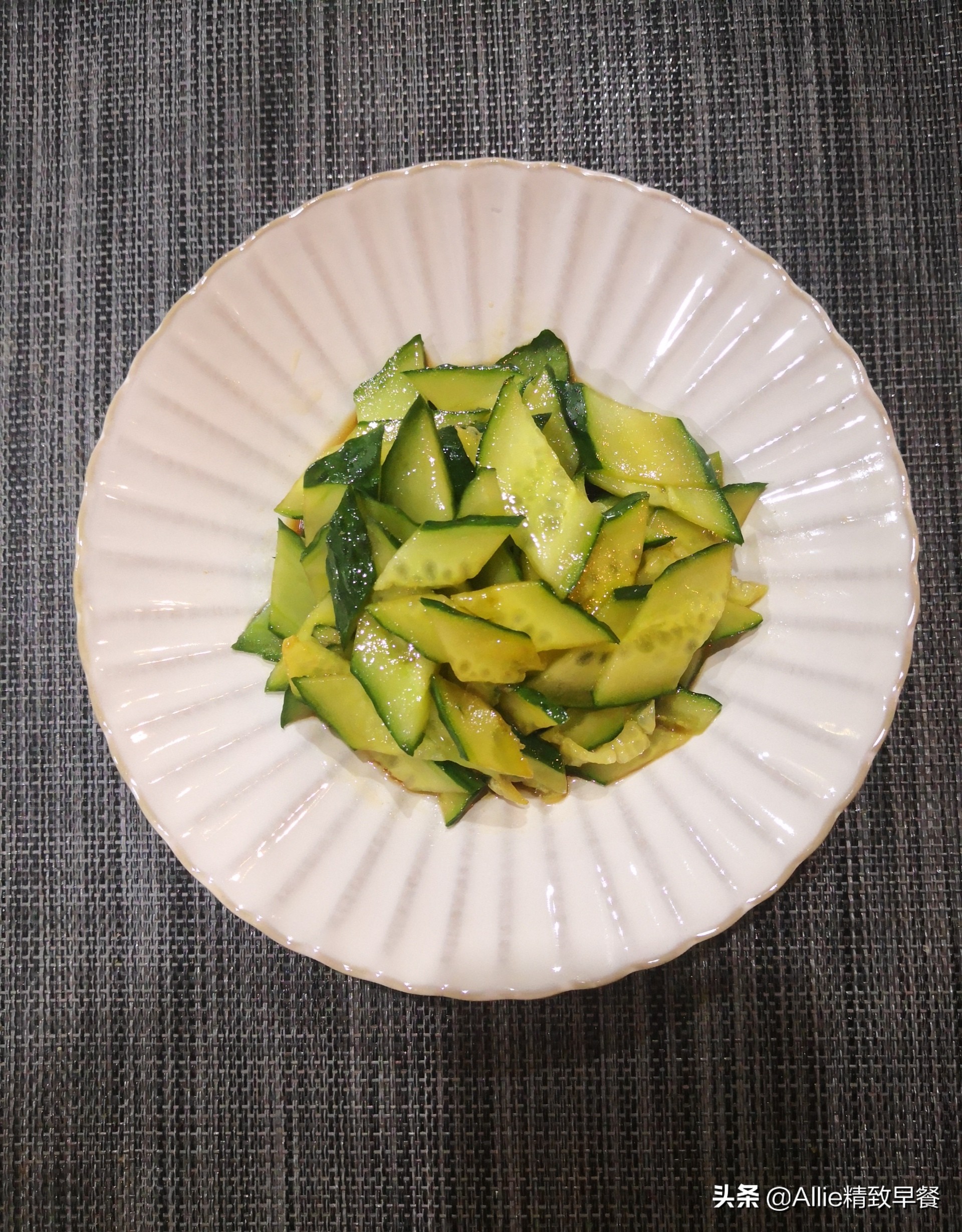 分享一道营养老母鸡汤,营养老母鸡菌汤